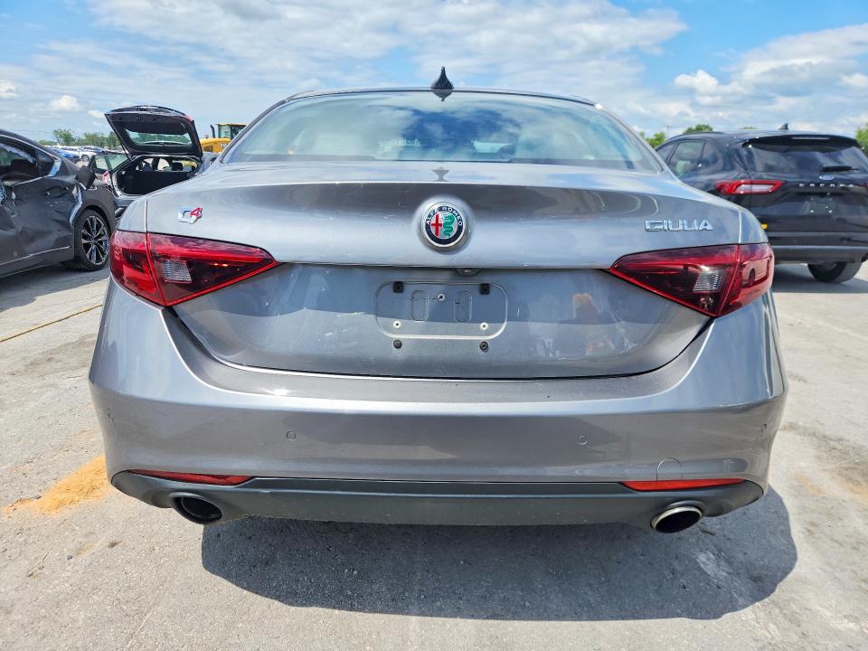 2018 Alfa romeo Giulia VIN ZARFAEEN3J7575832 COPART salvage auction — MINOR DENT/SCRATCHES, Tn - Certificate Of Title, sold $4,750 on 2026-08-12 (photo 6)