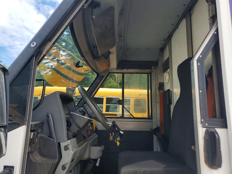 2013 Isuzu Npr VIN JALB4T172D7W00217 COPART salvage auction — MINOR DENT/SCRATCHES, NH - CERTIFICATE OF TITLE, sold $750 on 2026-09-08 (photo 7)