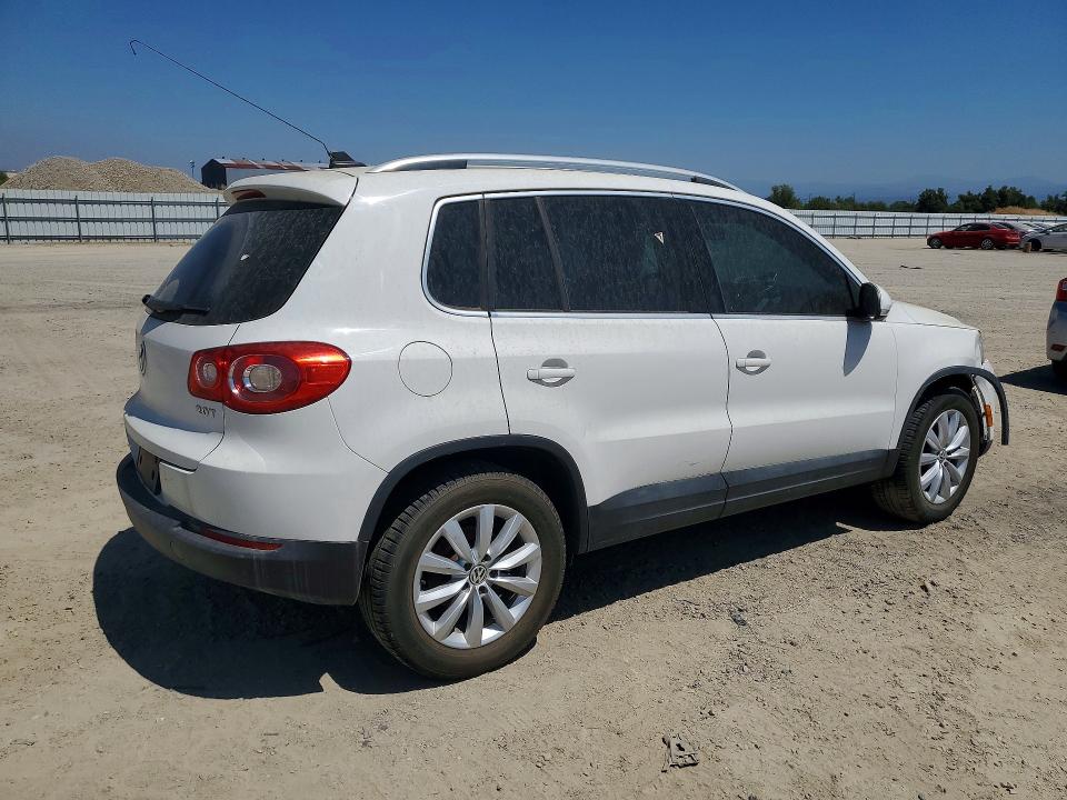 2011 Volkswagen Tiguan VIN WVGAV7AX0BW503520 COPART salvage auction — FRONT END, CA - DIS/DLR/EXP ONLY LIEN PAPERS, sold $100 on 2026-08-07 (photo 3)