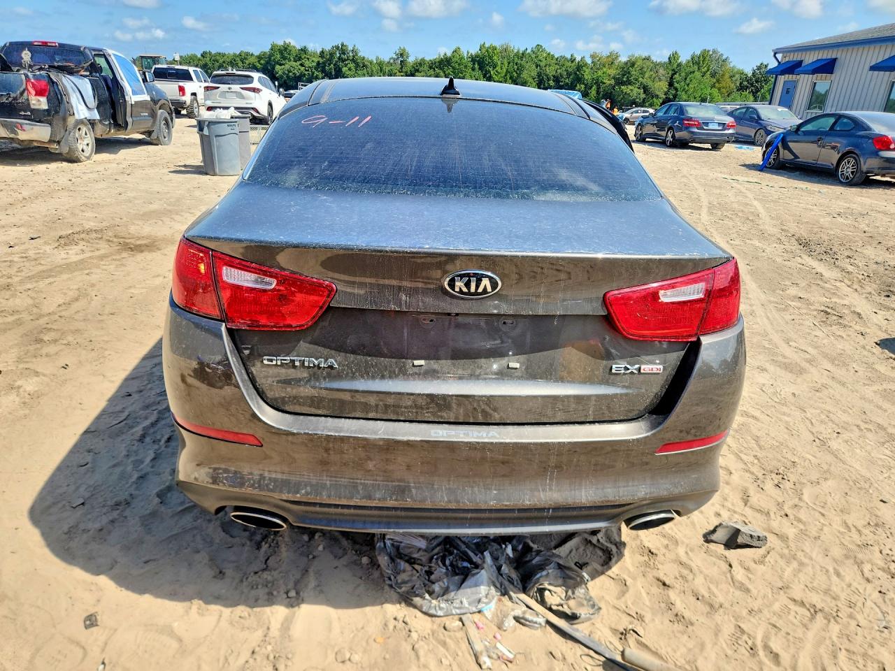 2015 Kia Optima VIN 5XXGN4A76FG391651 COPART salvage auction — Side, FL - CERT OF TITLE SLVG REBUILDABLE, sold $650 on 2026-09-14 (photo 6)