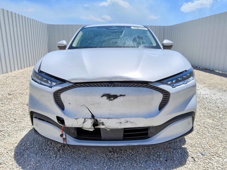2022 Ford Mustang mach-e VIN 3FMTK1SS7NMA07670 COPART salvage auction — FRONT END, FL - CERTIFICATE OF TITLE, sold $9,300 on 2026-08-27 (photo 5)