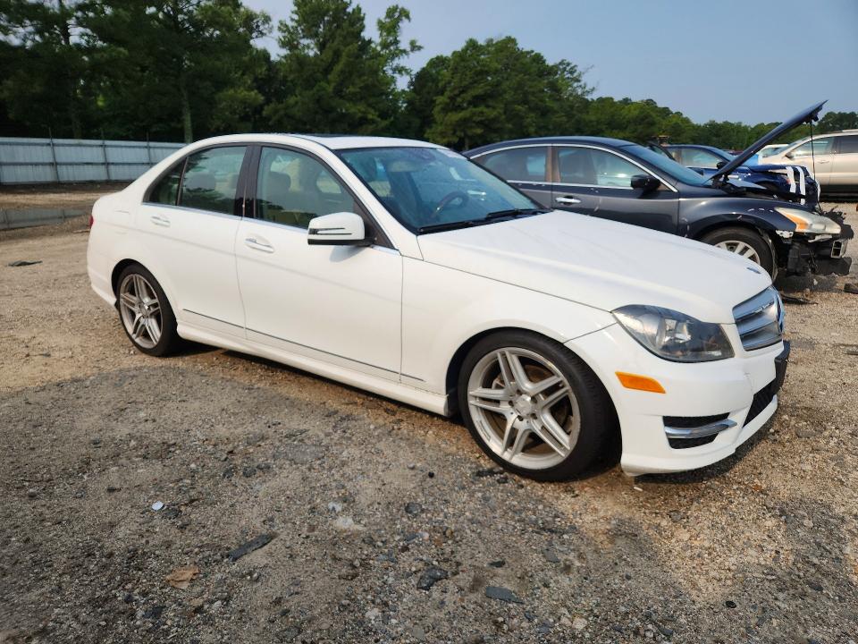 2013 Mercedes-benz C-klasse VIN WDDGF4HB3DR268557 COPART salvage auction — WATER/FLOOD, VA - CERT OF TITLE-FLOOD, sold $2,250 on 2026-08-18 (photo 4)
