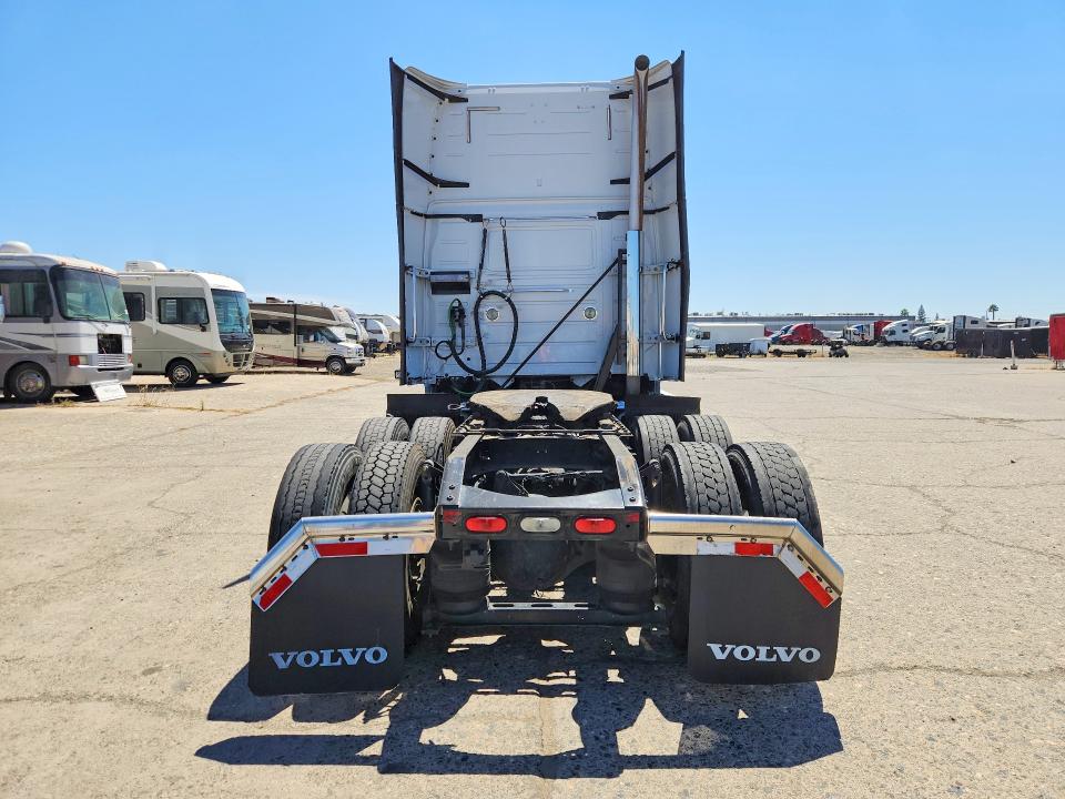 2016 Volvo VIN 4V4NC9EJ5GN948883 COPART salvage auction — NORMAL WEAR, Ca - Dis/Dlr/Exp Only Clean Title, sold $10,000 on 2026-09-18 (photo 6)