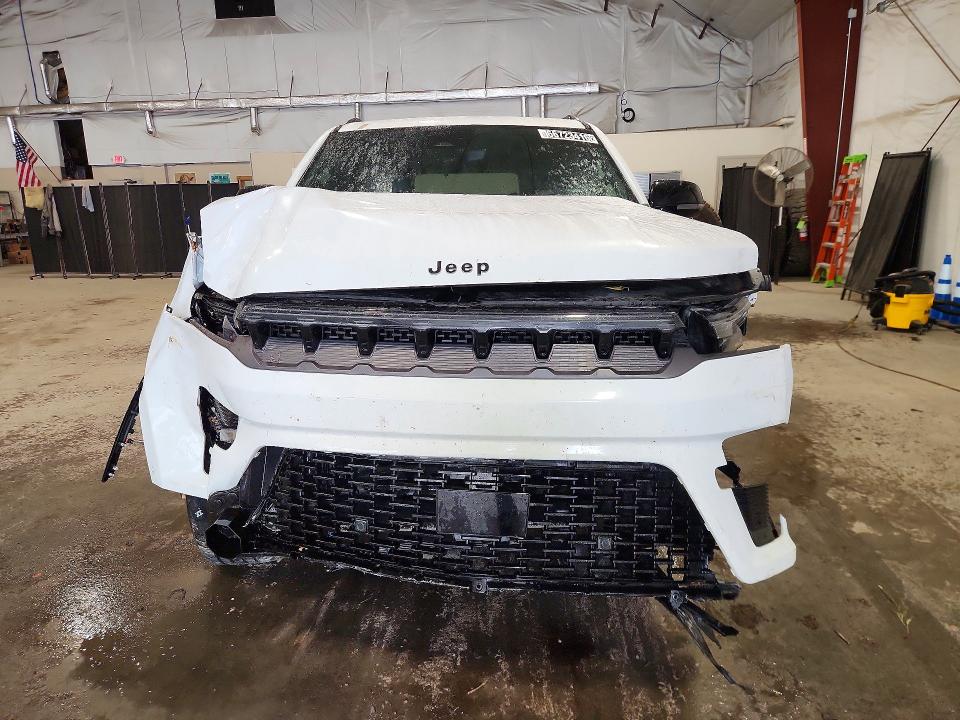 2026 Jeep Grand wagoneer VIN 1C4SJVBP2TS157972 COPART salvage auction — FRONT END, MA - CERTIFICATE OF TITLE (P), sold $12,500 on 2026-09-02 (photo 5)