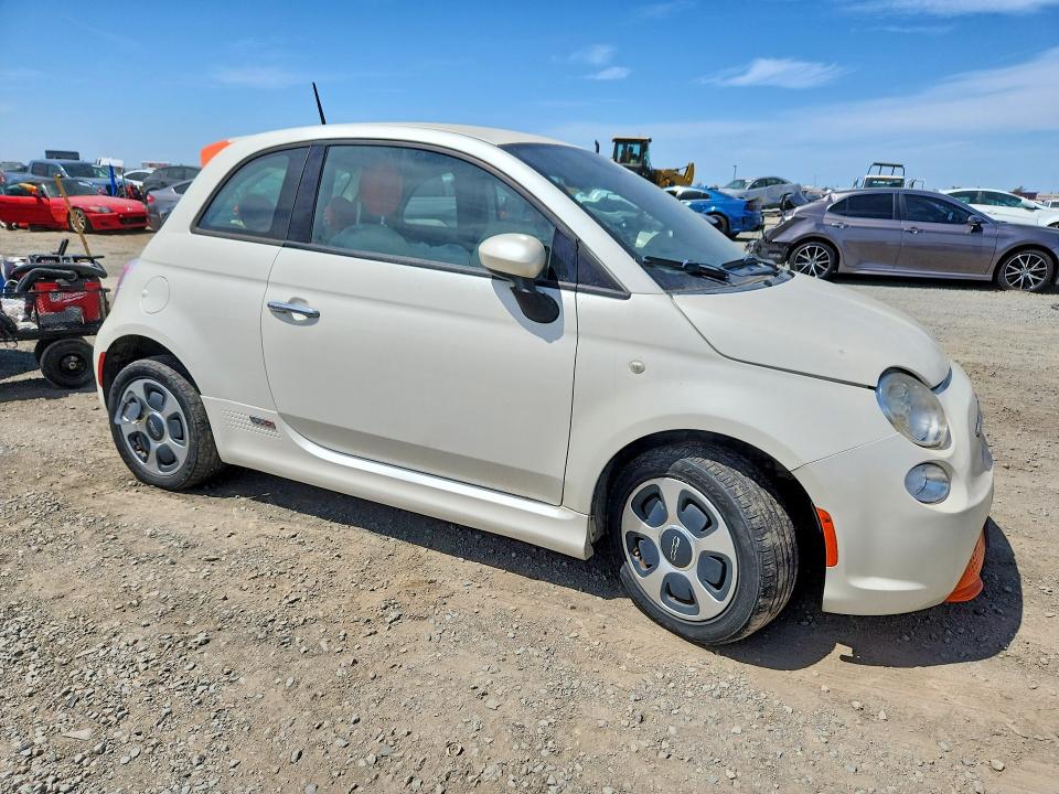 2014 Fiat 500 VIN 3C3CFFGE3ET172733 COPART salvage auction — MECHANICAL, Ca - Dis/Dlr/Exp Only Clean Title, sold $625 on 2026-09-11 (photo 4)