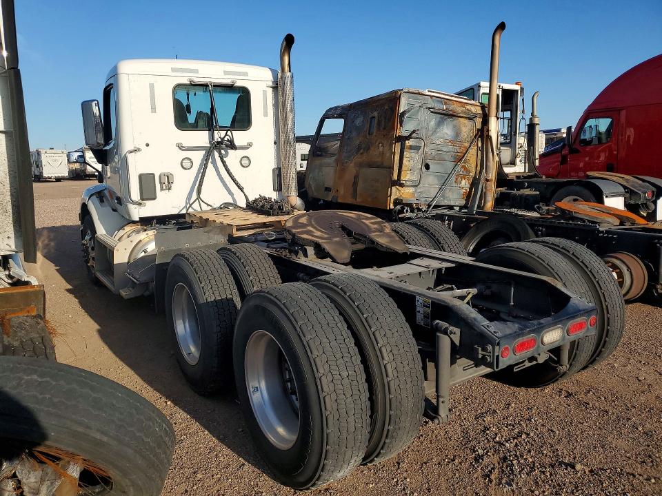 2019 Peterbilt 579 VIN 1XPBDP9X2KD630537 COPART salvage auction — NORMAL WEAR, AZ - CERTIFICATE OF TITLE, sold $5,700 on 2026-09-15 (photo 2)
