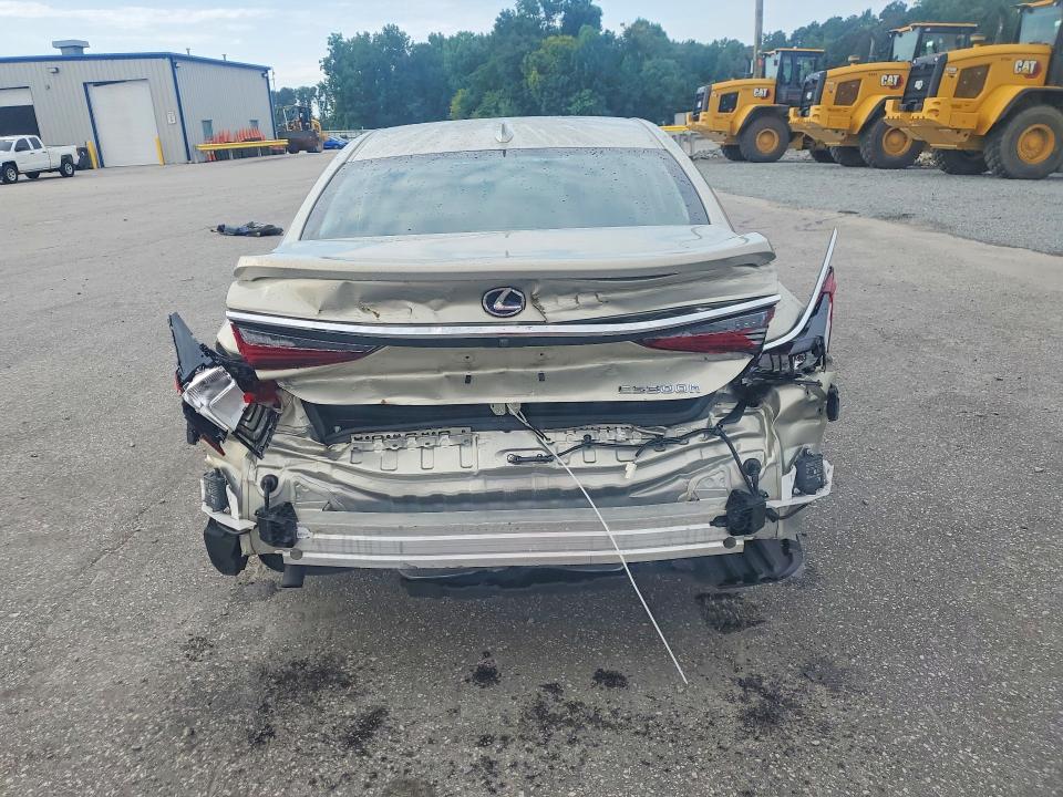2020 Lexus ES VIN 58AF21B12LU010594 COPART salvage auction — REAR END, NC - SALVAGE CERTIFICATE OF TITLE, sold $12,600 on 2026-08-25 (photo 6)