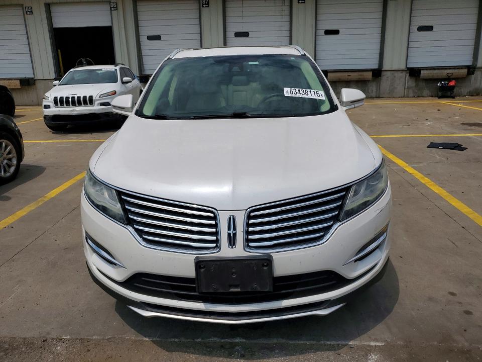 2016 Lincoln Mkc VIN 5LMCJ3D91GUJ32023 COPART salvage auction — MINOR DENT/SCRATCHES, In - Certificate Of Title, sold $1,350 on 2026-09-29 (photo 5)