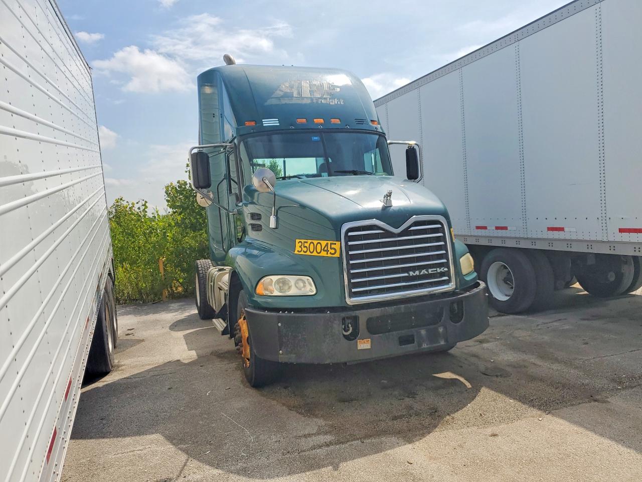 2016 Mack Cxu612 VIN 1M1AW01X8GM007991 COPART salvage auction — Normal Wear, OK - CERTIFICATE OF TITLE (P), sold $1,450 on 2026-10-02 (photo 4)