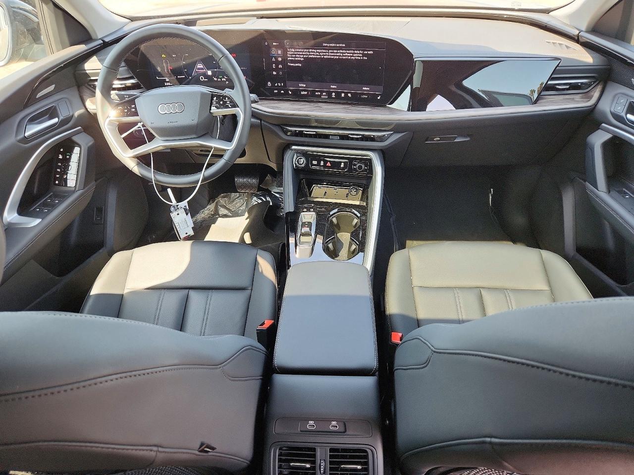 2025 Audi Q5 VIN WA12AAGU4S2089948 COPART salvage auction — Side, Sc - Salvage Title, sold $28,750 on 2026-09-25 (photo 8)