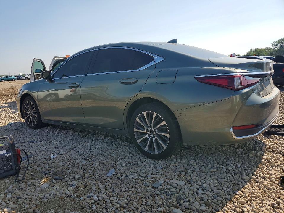 2021 Lexus ES VIN 58AD11D12MU004481 COPART salvage auction — VANDALISM, Salvage Title, sold $13,200 on 2026-09-11 (photo 2)