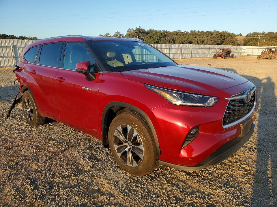 2021 Toyota Highlander VIN 5TDGBRCHXMS060739 COPART salvage auction — REAR END, Ca - Salvage Certificate, sold $21,100 on 2026-10-02 (photo 4)