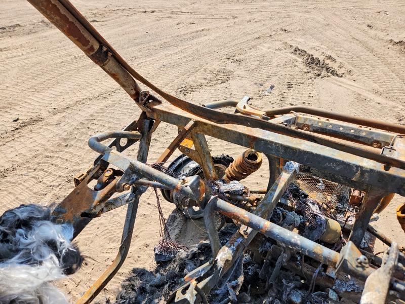2020 Can-am Commander VIN 3JBKCAX29LJ000081 COPART salvage auction — BURN, MI - DEALER ONLY CLEAN TITLE, sold $5 on 2026-08-31 (photo 8)