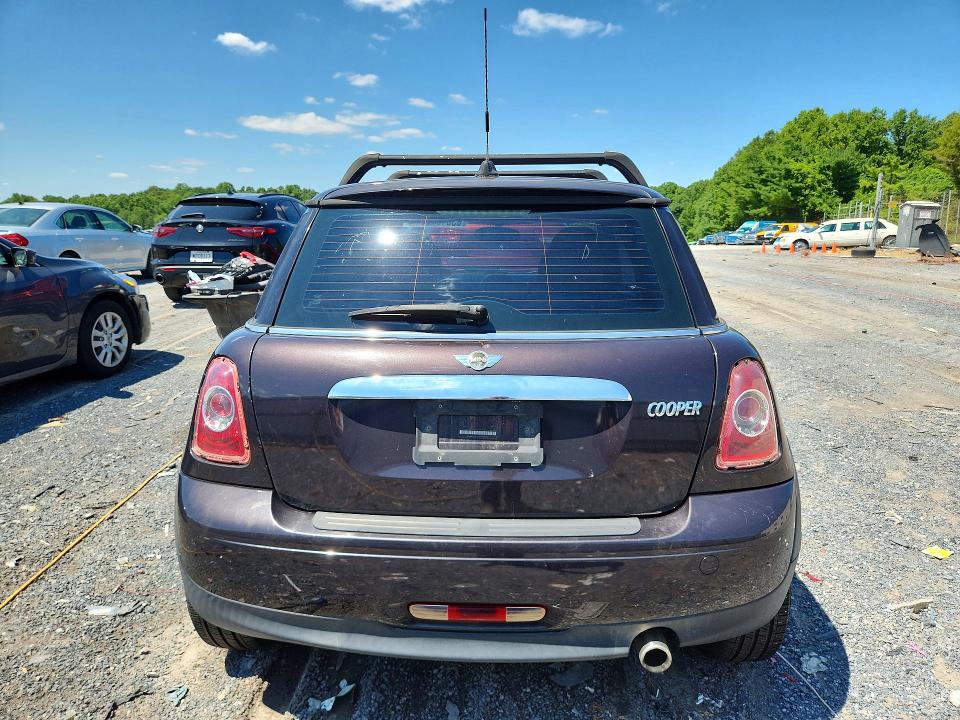 2013 Mini Cooper VIN WMWSU3C59DT689267 COPART salvage auction — MINOR DENT/SCRATCHES, Pa - Cert Of Title, sold $375 on 2026-08-19 (photo 6)
