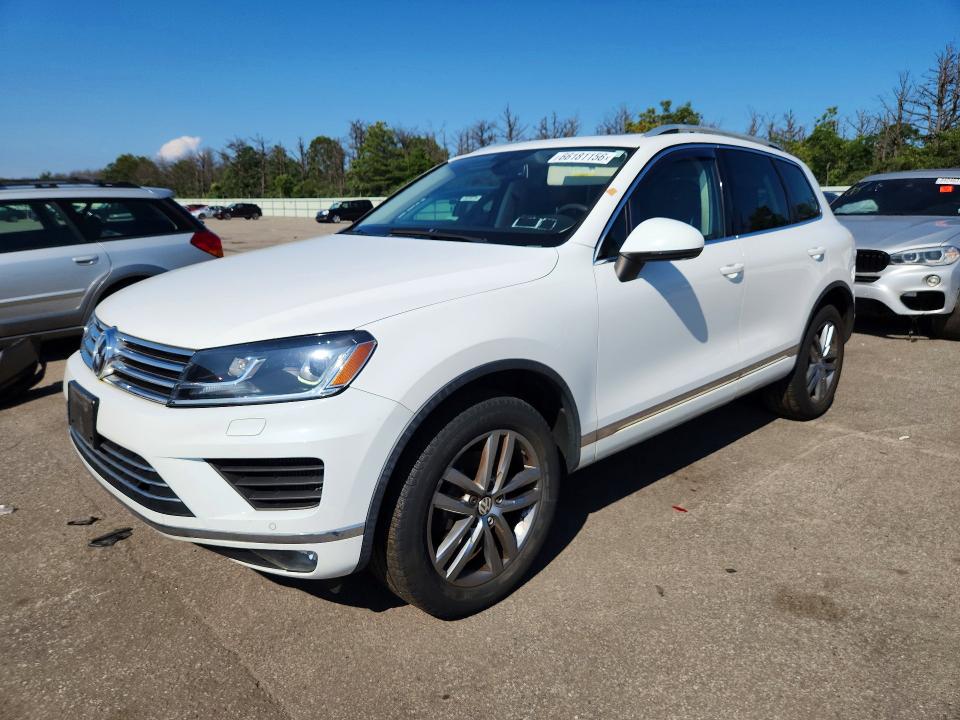 2015 Volkswagen Touareg VIN WVGEP9BP6FD007080 COPART salvage auction — MINOR DENT/SCRATCHES, NY - CERTIFICATE OF TITLE, sold $9,200 on 2026-08-26 (photo 1)