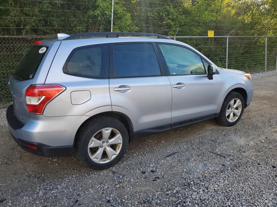 2016 Subaru Forester VIN JF2SJADC3GH438301 COPART salvage auction — MINOR DENT/SCRATCHES, Salvage Title, sold $725 on 2026-09-09 (photo 3)