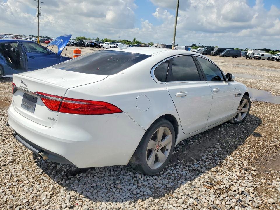 2018 Jaguar Xf VIN SAJBR4FX7JCY70596 COPART salvage auction — MECHANICAL, Salvage Title, sold $1,550 on 2026-08-27 (photo 3)