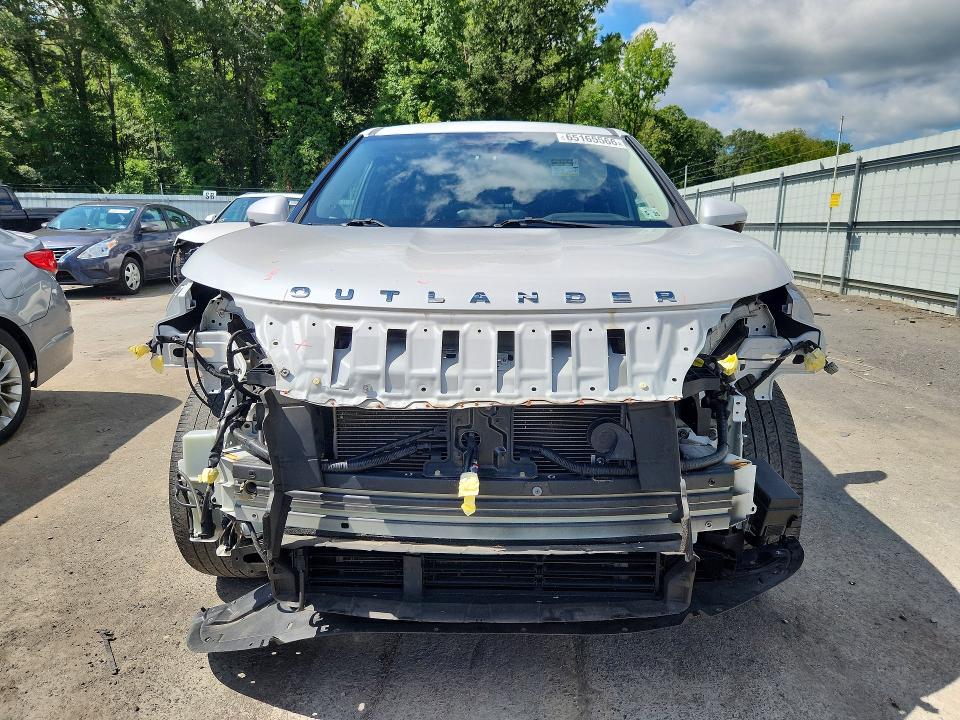 2022 Mitsubishi Outlander VIN JA4J4UA84NZ005008 COPART salvage auction — FRONT END, Salvage Title, sold $7,200 on 2026-10-15 (photo 5)
