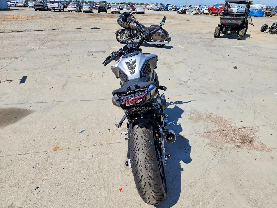 2025 Yamaha VIN JYARN95Y6SA000413 COPART salvage auction — REAR END, Ca - Salvage Certificate, sold $7,000 on 2026-08-20 (photo 4)