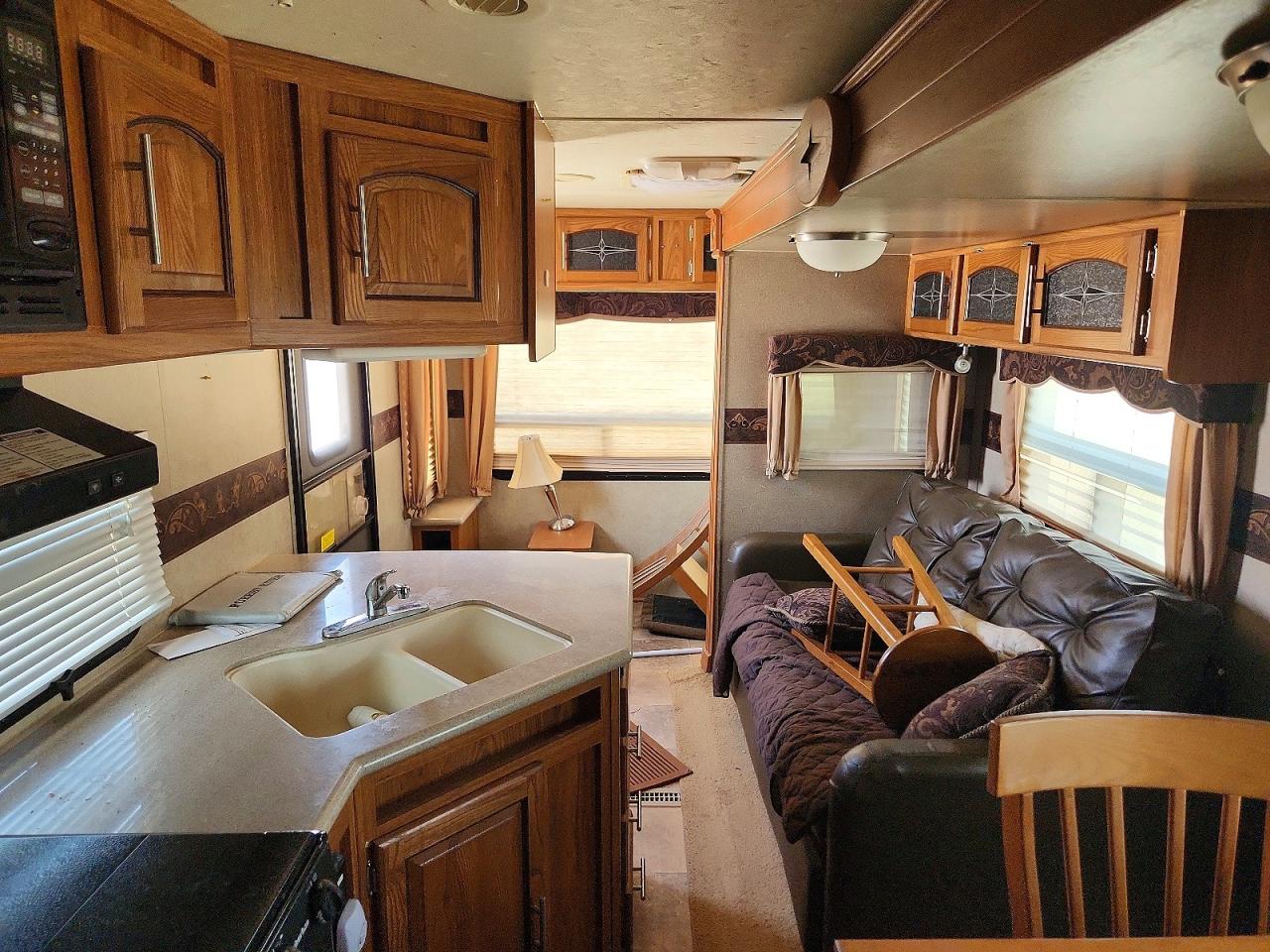 2013 Rockwood 8317ss VIN 4X4TRLG20D1846926 COPART salvage auction — Vandalized, TX - SALVAGE VEHICLE TITLE, sold $3,599 on 2026-10-10 (photo 6)