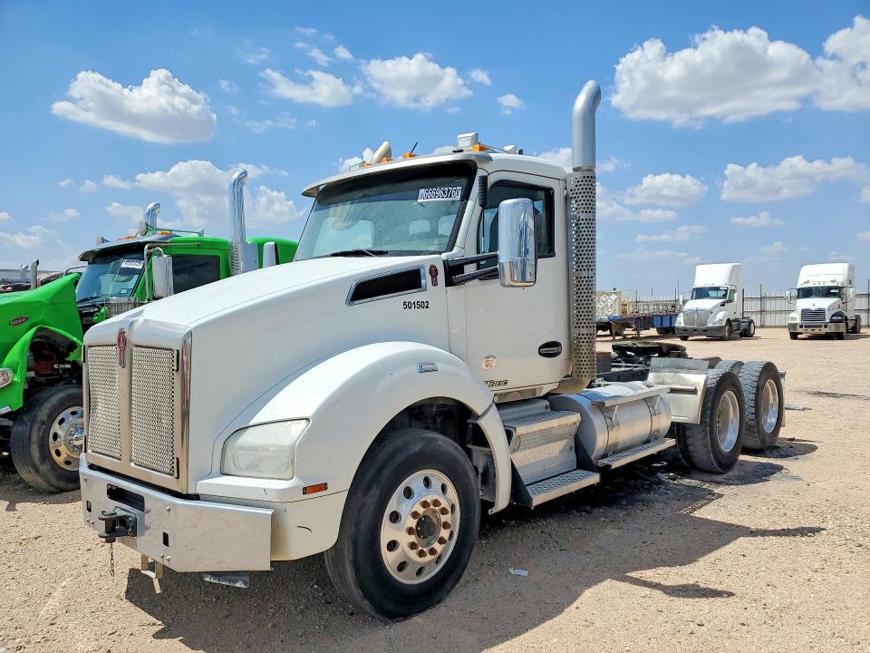 2020 Kenworth T880 VIN 1XKZD40X2LJ418711 — COPART salvage auction photo
