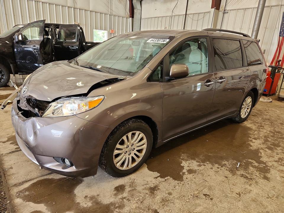 2015 Toyota Sienna VIN 5TDYK3DC7FS590139 — COPART salvage auction photo