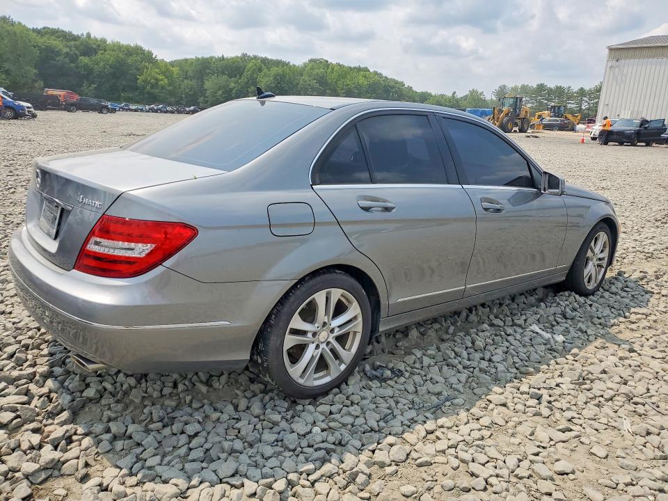 2012 Mercedes-benz VIN WDDGF8BB5CA646942 COPART salvage auction — WATER/FLOOD, Salvage Title, sold $450 on 2026-08-17 (photo 3)