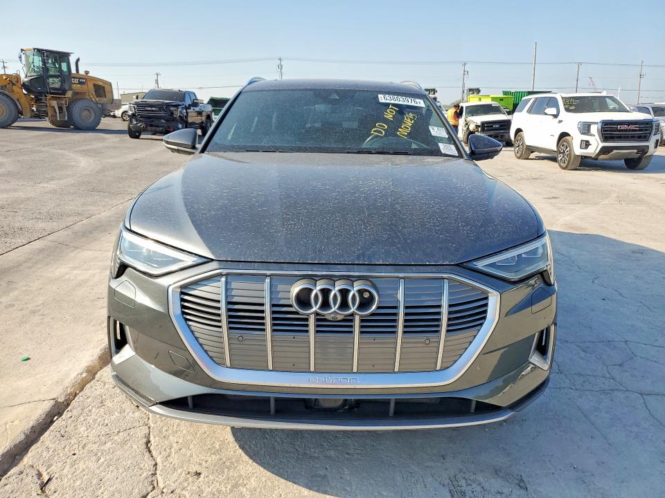 2019 Audi E-tron VIN WA1VAAGE3KB007357 COPART salvage auction — MINOR DENT/SCRATCHES, Salvage Title, sold $13,300 on 2026-08-18 (photo 5)