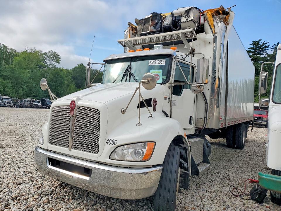 2022 Kenworth T300 VIN 2NKHHM6X8NM482166 COPART salvage auction — ROOF, MA - CERT OF TITLE-SALVAGE, sold $7,300 on 2026-09-16 (photo 1)