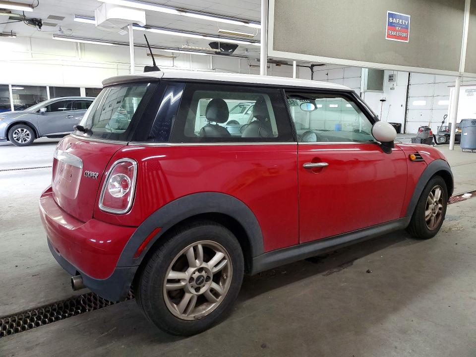 2011 Mini Cooper VIN WMWSU3C55BT252122 COPART salvage auction — MECHANICAL, WA - CERT OF OWNERSHIP-REBUILT, sold $200 on 2026-08-14 (photo 3)