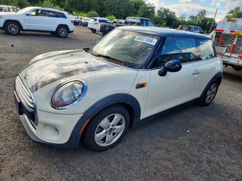 2015 Mini Cooper VIN WMWXM5C55FT973788 COPART salvage auction — MINOR DENT/SCRATCHES, MA - CERTIFICATE OF TITLE, sold $475 on 2026-09-29 (photo 1)