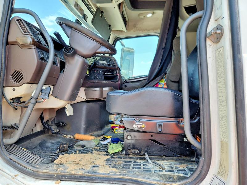 2016 Volvo VIN 4V4NC9EHXGN947791 COPART salvage auction — SIDE, La - Cert Of Title-Salvage, sold $225 on 2026-09-24 (photo 7)