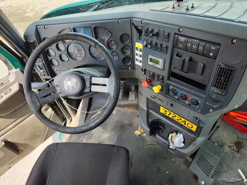 2018 Mack Cxu612 VIN 1M1AW01X2JM010571 COPART salvage auction — NORMAL WEAR, OK - CERTIFICATE OF TITLE (P), sold $1,900 on 2026-10-09 (photo 8)