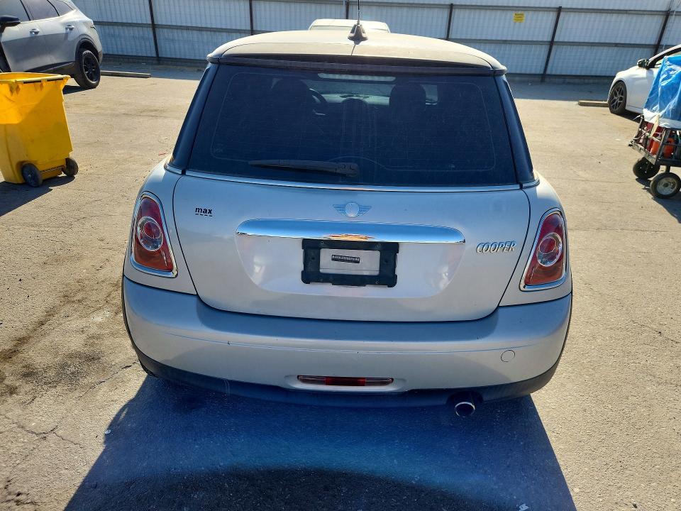 2011 Mini Cooper VIN WMWSU3C53BT098199 COPART salvage auction — MINOR DENT/SCRATCHES, Ca - Dis/Dlr/Exp Only Clean Title, sold $400 on 2026-08-07 (photo 6)