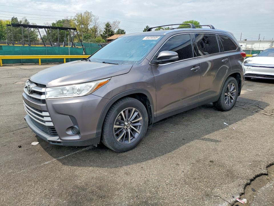 2019 Toyota Highlander VIN 5TDJZRFH1KS713176 — COPART salvage auction photo