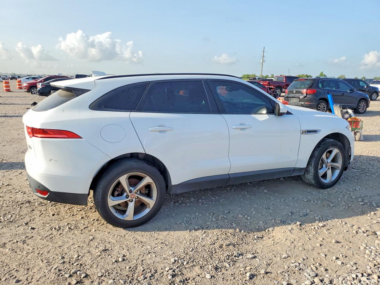 2017 Jaguar F-pace VIN SADCJ2BV3HA884024 COPART salvage auction — Minor Dent/Scratches, TX - CERTIFICATE OF TITLE, sold $1,900 on 2026-09-10 (photo 3)