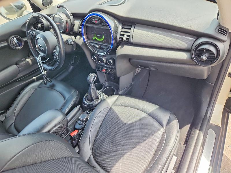 2016 Mini Cooper VIN WMWXP5C58G2D15707 COPART salvage auction — NORMAL WEAR, Ca - Dis/Dlr/Exp Only Clean Title, sold $150 on 2026-08-18 (photo 8)