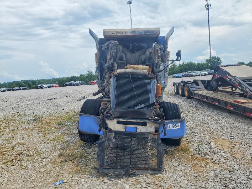 2007 Kenworth T800 VIN 3WKDA48X47F171595 COPART salvage auction — BURN, KY - CERT OF TITLE-SALVAGE, sold $2,050 on 2026-09-09 (photo 5)