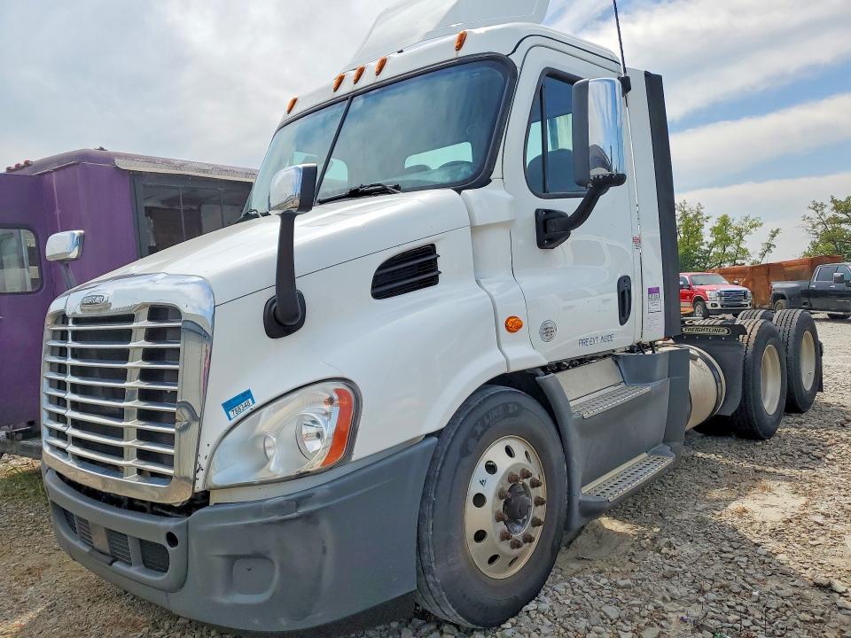 2019 Freightliner Cascadia 113 VIN 3AKJGBDVXKDJW2125 — COPART salvage auction photo
