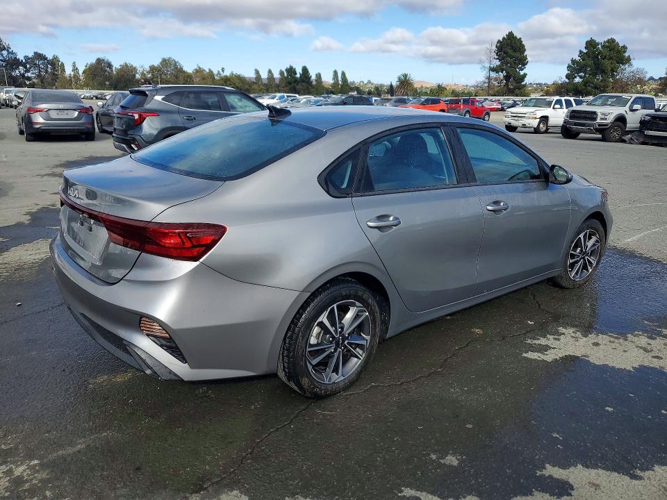 2023 Kia Forte VIN 3KPF24ADXPE506868 COPART salvage auction — MINOR DENT/SCRATCHES, CA - CERTIFICATE OF TITLE, sold $10,400 on 2026-10-08 (photo 3)