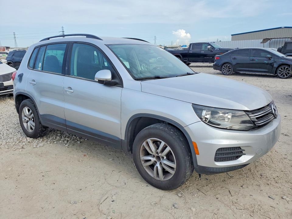 2015 Volkswagen Tiguan VIN WVGAV7AX4FW597598 COPART salvage auction — NORMAL WEAR, Mt - Certificate Of Title, sold $1,050 on 2026-08-18 (photo 4)
