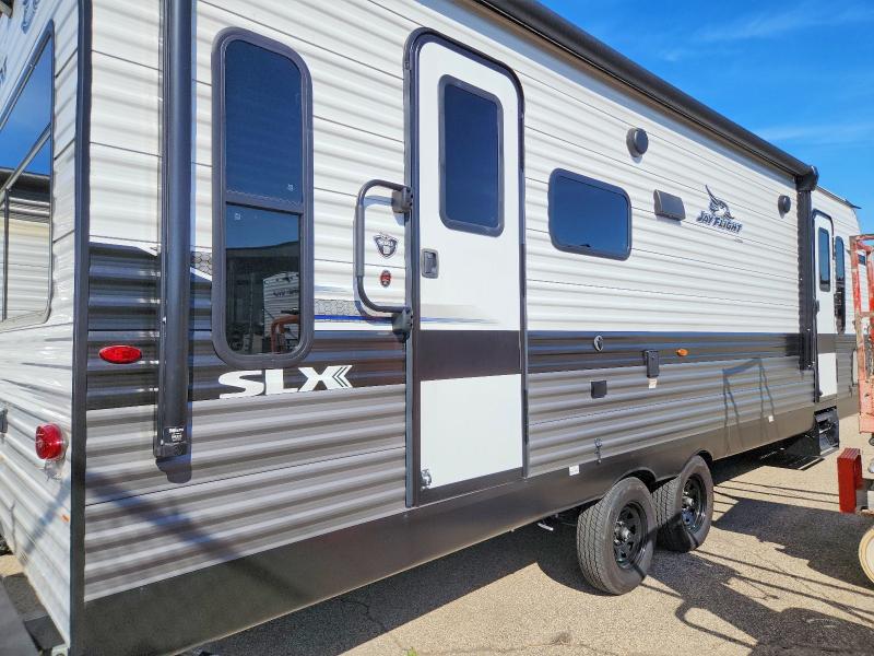 2024 Jayco Jay flight VIN 1UJBC0BP6R1YY0249 COPART salvage auction — HAIL, OH - CERT OF TITLE-SALVAGE, sold $8,500 on 2026-09-03 (photo 4)