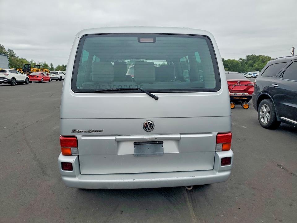 2003 Volkswagen Eurovan VIN WV2KB470X3H038634 COPART salvage auction — MINOR DENT/SCRATCHES, Tx - Salvage Vehicle Title, sold $2,200 on 2026-08-17 (photo 6)