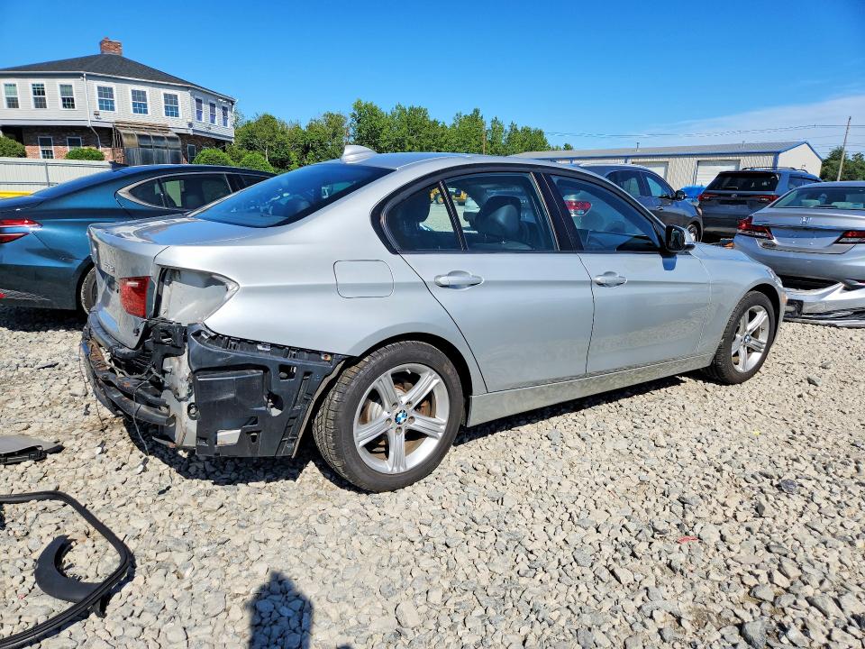 2014 BMW VIN WBA3B5C50EP542903 COPART salvage auction — REAR END, Ma - Cert Of Title-Reconstrctd Coll, sold $950 on 2026-08-12 (photo 3)
