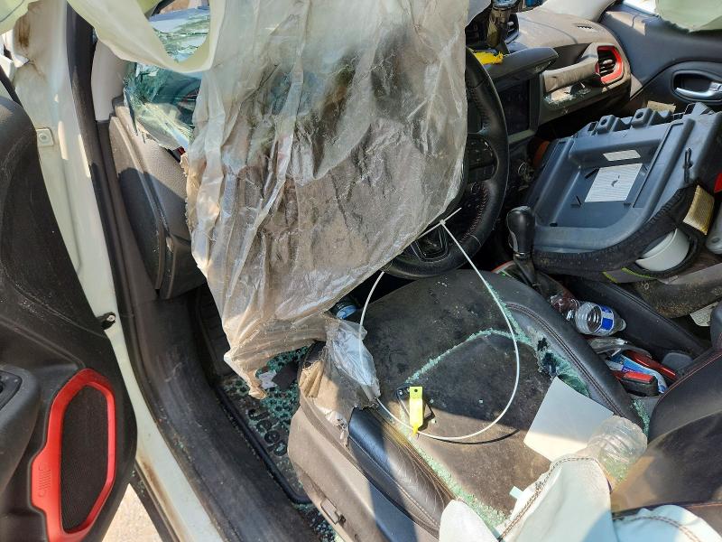 2022 Jeep Renegade VIN ZACNJDC1XNPN69967 COPART salvage auction — ROLLOVER, In - Cert Of Title-Salvage Title, sold $1,750 on 2026-08-13 (photo 8)