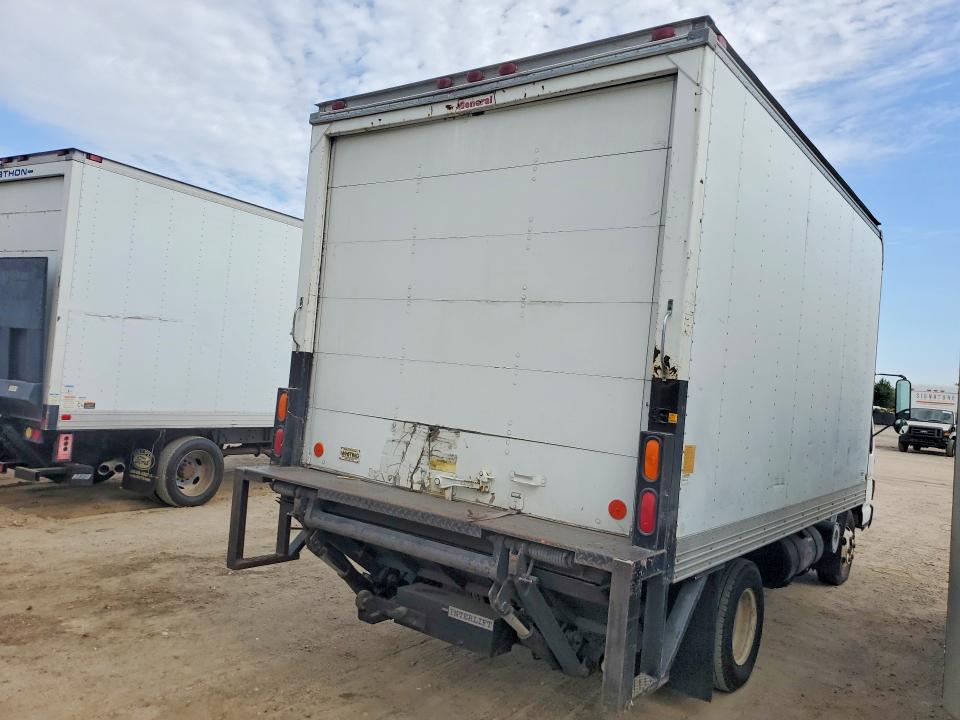 2005 Isuzu Medium duty/box trucks VIN JALC4B16X57011794 COPART salvage auction — MINOR DENT/SCRATCHES, Ca - Dis/Dlr/Exp Only Clean Title, sold $850 on 2026-09-08 (photo 3)