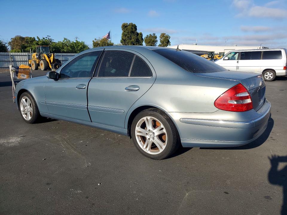 2006 Mercedes-benz E-class VIN WDBUF56J06A863928 COPART salvage auction — MINOR DENT/SCRATCHES, CA - DIS/DLR/EXP ONLY CLEAN TITLE, sold $300 on 2026-08-10 (photo 2)