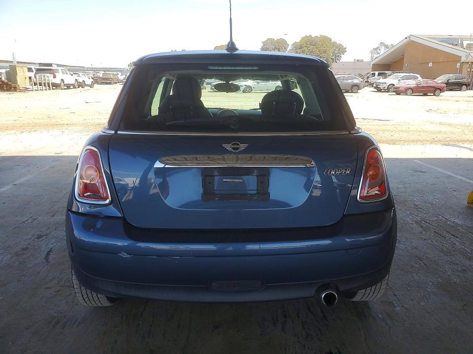 2010 Mini Cooper VIN WMWMF3C51ATZ66394 COPART salvage auction — NORMAL WEAR, CA - DIS/DLR/EXP ONLY CLEAN TITLE, sold $775 on 2026-08-18 (photo 6)