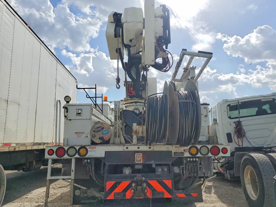2019 Freightliner M2 106 VIN 1FVACXFC9KHKT8864 COPART salvage auction — MINOR DENT/SCRATCHES, TX - CERTIFICATE OF TITLE (P), sold $14,800 on 2026-09-01 (photo 6)