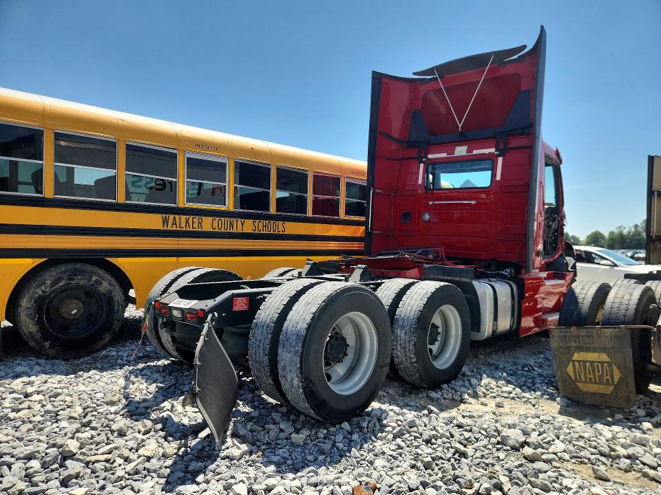 2024 Volvo Vnr VIN 4V4WC9EG8RN638626 COPART salvage auction — ROLLOVER, TN - CERTIFICATE OF TITLE (P), sold $43,000 on 2026-09-22 (photo 3)